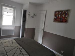 Ένα ή περισσότερα κρεβάτια σε δωμάτιο στο Petite maison cosy l'Ermitage