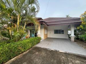 a house with a palm tree and a driveway at Gmob Pool Villa Resort in Ban Map Fakthong