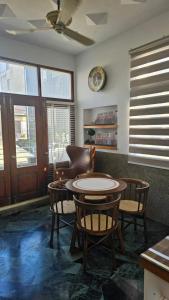 Posezení v ubytování 紅白瓦八月