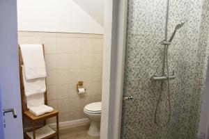 Koupelna v ubytování Domingos House