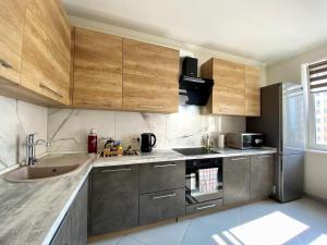 Η κουζίνα ή μικρή κουζίνα στο Стильна і затишна, нова 1к кв ЖК Лісовий квартал +13 φωτογραφίες