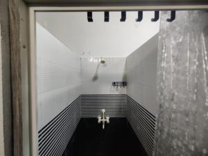 Koupelna v ubytování NestIQ Hostel