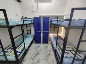 Voodi või voodid majutusasutuse NestIQ Hostel toas +26 fotot
