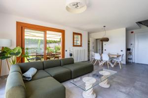 Χώρος καθιστικού στο Relaxing Oasis Villa with Private Pool & View