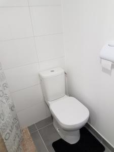 a bathroom with a white toilet in a room at DUPLEX BASSIN D'ARCACHON in Gujan-Mestras +5 photos