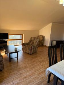 Posezení v ubytování Msho Amrov Restoran + 17 fotografií