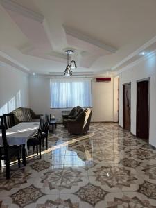 Posezení v ubytování Msho Amrov Restoran