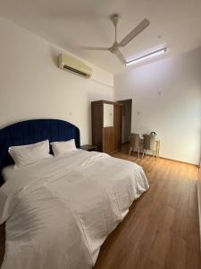 Postel nebo postele na pokoji v ubytování Tilal Al-Qattara