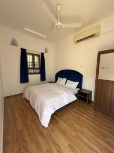 Postel nebo postele na pokoji v ubytování Tilal Al-Qattara