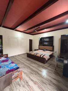 Postel nebo postele na pokoji v ubytování Sanatan Homestay