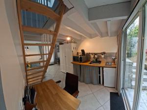 Η κουζίνα ή μικρή κουζίνα στο Logement entier dans village calme