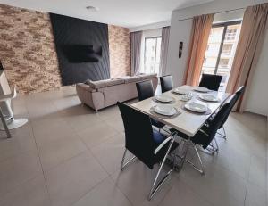 Χώρος καθιστικού στο Large Luxury 2-Bed Apartment - Central St Julians