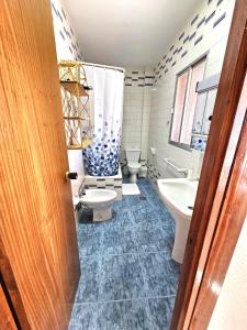 a bathroom with a toilet and a sink and a tub at Casa de Pueblo con Encanto in Valderrubio +16 photos