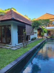 Bazén v ubytování Luxury Private Bedroom in Pecatu nebo v jeho okolí