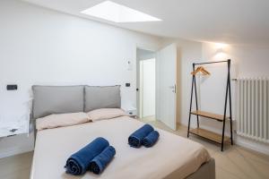 Ένα ή περισσότερα κρεβάτια σε δωμάτιο στο Relaxing Oasis Villa with Private Pool & View