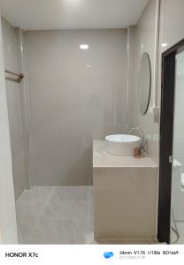 Ένα μπάνιο στο Sea view clif cabin kantiang bay