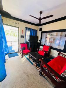 TV a/nebo společenská místnost v ubytování Trinity Villa + 20 fotografií