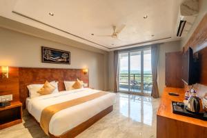 Postel nebo postele na pokoji v ubytování Forest Arch Resort + 42 fotografií