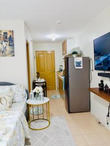 Η κουζίνα ή μικρή κουζίνα στο Oceanfront Condo in Dumaguete City - Perfect Getaway +28 φωτογραφίες