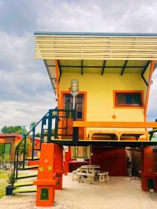 Budova, kde se prázdninový dům nachází