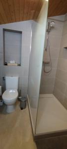 Koupelna v ubytování Demichalet + 6 fotografií