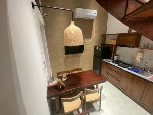 Kuchyň nebo kuchyňský kout v ubytování Nhà Gối Homestay - Chạm Bình Yên + 7 fotografií