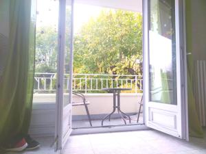Balkón nebo terasa v ubytování Appartement familiale face à un square arboré