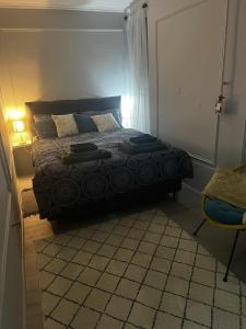 a bedroom with a bed and a table and a chair at JUCIN apartman in Zrenjanin