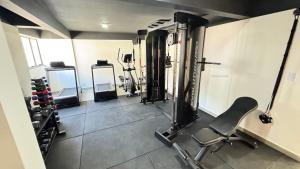 a gym with several treadmills and machines at Studio Moderno com automação e vista incrível in Juiz de Fora