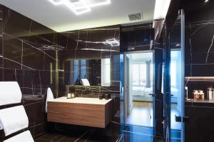 Ένα μπάνιο στο Hauts-de-Seine Eiffel Tower +30 φωτογραφίες