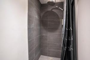 Koupelna v ubytování City Apartments