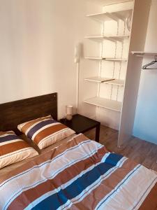 Postel nebo postele na pokoji v ubytování 32EG faculté médecine, hôpitaux, vinatier