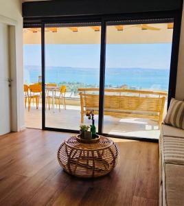 Γενική θέα στη θάλασσα ή θέα στη θάλασσα από  αυτό το διαμέρισμα +27 φωτογραφίες