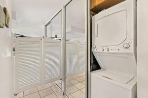 Ένα μπάνιο στο Papakea D108 · PK D108 Spacious Condo at BeachFront Resort +42 φωτογραφίες