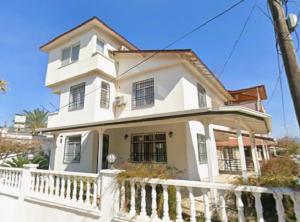 Το κτήριο όπου στεγάζεται  το ξενοδοχείο διαμερισμάτων