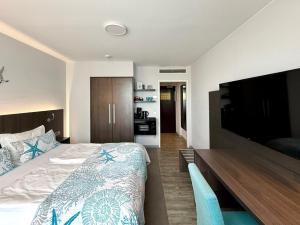 Postel nebo postele na pokoji v ubytování Elegantes Smart Apartment in Szene-Viertel + 23 fotografií