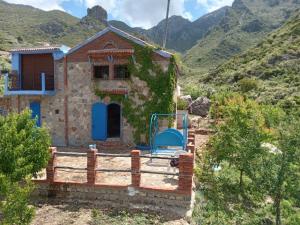 Γενική θέα στο βουνό ή θέα στο βουνό από  αυτό το κάμπινγκ