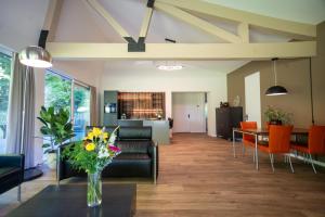 Η κουζίνα ή μικρή κουζίνα στο Villa LaVaJu