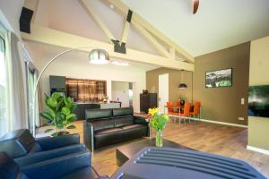 Χώρος καθιστικού στο Villa LaVaJu