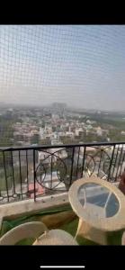 een balkon met uitzicht op een stad bij Love passion in Greater Noida