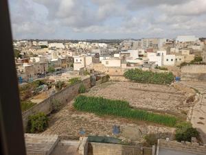 Γενική άποψη της πόλης Santa Venera ή θέα της πόλης από  αυτό το διαμέρισμα