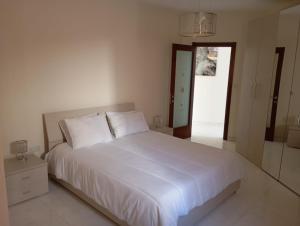 Ένα ή περισσότερα κρεβάτια σε δωμάτιο στο Cozy penthouse