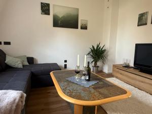 TV a/nebo společenská místnost v ubytování M-Suites - Near Frankfurt Airport