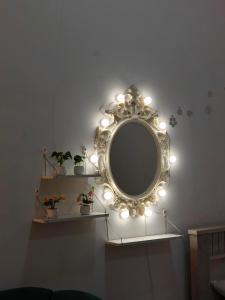 Un espejo en una pared con luces y plantas en Studio Available in MBZ Abu Dhabi, en Abu Dabi