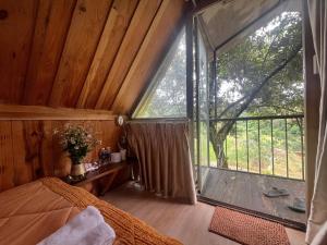 Postel nebo postele na pokoji v ubytování Peaceful Stream Homestay