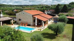 Bazén v ubytování Villa Annabelle nebo v jeho okolí