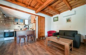 Kuchyň nebo kuchyňský kout v ubytování Nice Home In Kutina