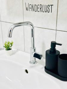 Ένα μπάνιο στο MOLA Apartments - Panoramablick, Balkon, 5 Pers, Bahnhofsnähe, Parkplatz +36 φωτογραφίες