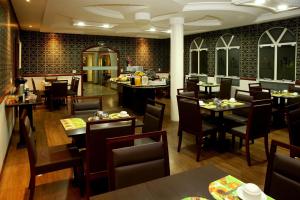 A restaurant or other place to eat at Hotel Rouver