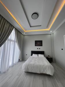 a bedroom with a large bed in a room with windows at villa Rosetta in Lege Tʼafo +4 photos